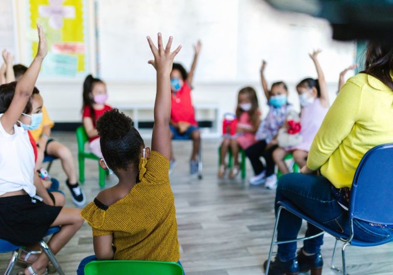 Projeto prevê 2 dias de folga ao ano para ir à escola do filho