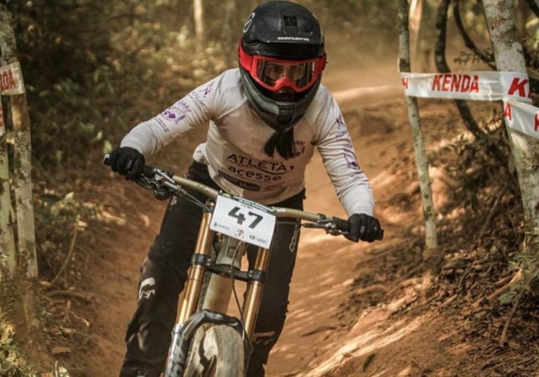 Atleta capixaba de Downhill em Portugal