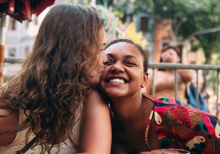 Ex-BBB Jessi Alves comemora saída da solteirice e se declara para namorada