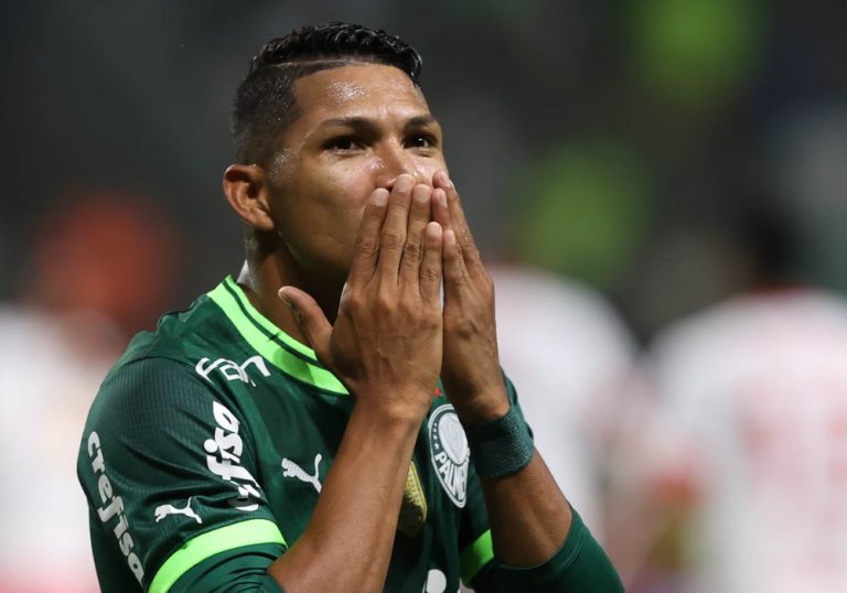 Palmeiras vence Bragantino e mantém invencibilidade no paulistão