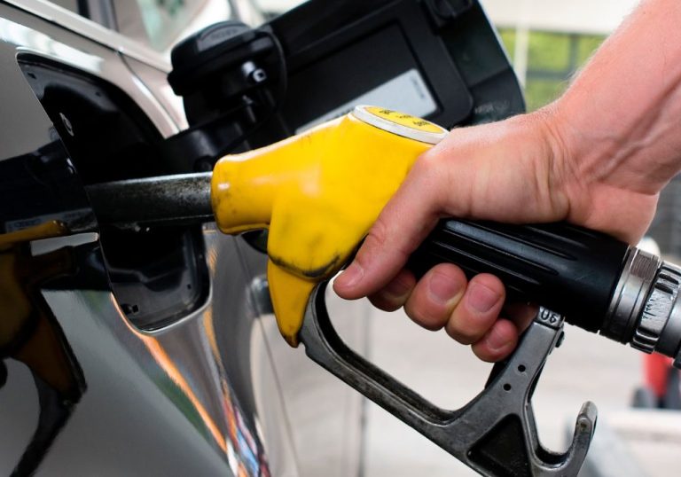 Gasolina e álcool mais caros com volta de imposto