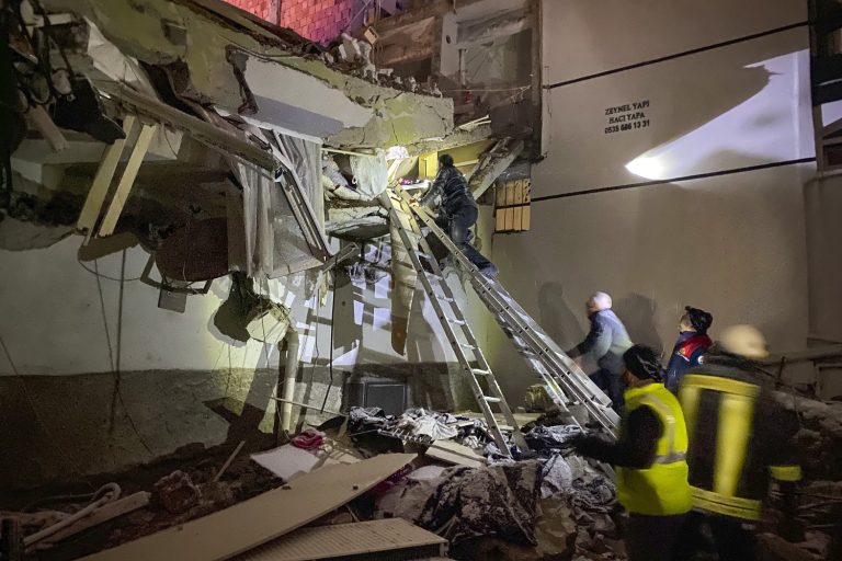 Novo terremoto, de 5,3 graus, atinge a Turquia