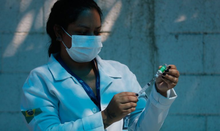 ES começa a aplicar vacina bivalente contra covid-19 nesta segunda