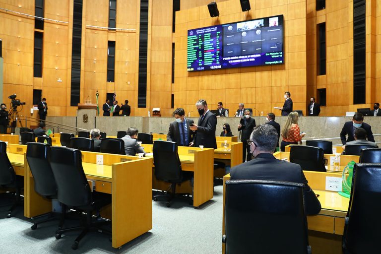 Posse de deputados do ES eleitos em 2022 acontece nesta quarta. Veja lista