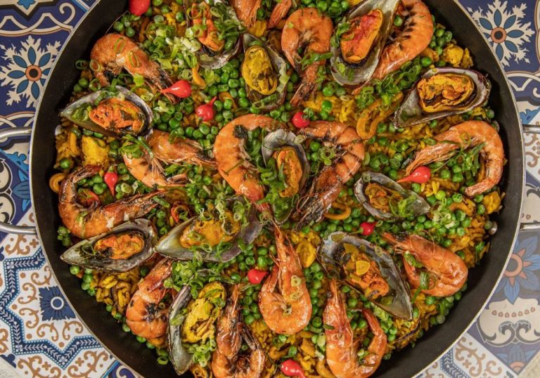Hora de aprender fazer uma paella marineira especial e deliciosa!