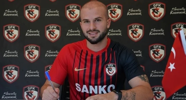 Jogador brasileiro tira mais 1 dia de folga e escapa de tragédia na Turquia