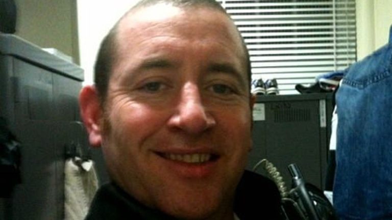 Londres condena policial a prisão perpétua por 85 crimes contra 12 mulheres