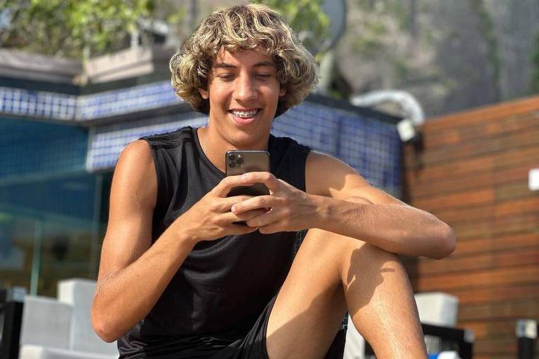 TikToker homenageado no BBB tem 17 anos e quase 30 milhões de curtidas