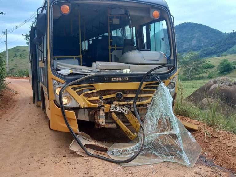 Acidente entre ônibus escolares deixa três crianças feridas no ES