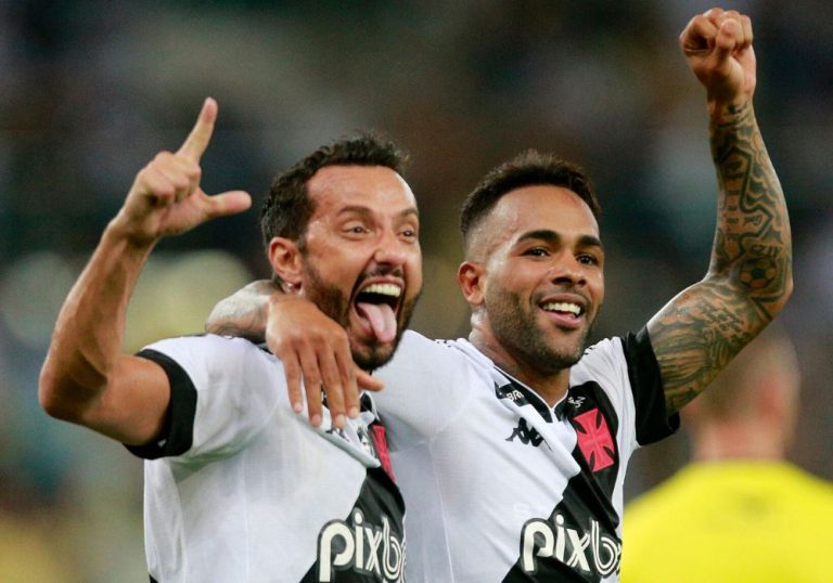 Botafogo tem dois expulsos e Vasco vence clássico brigado no Maracanã