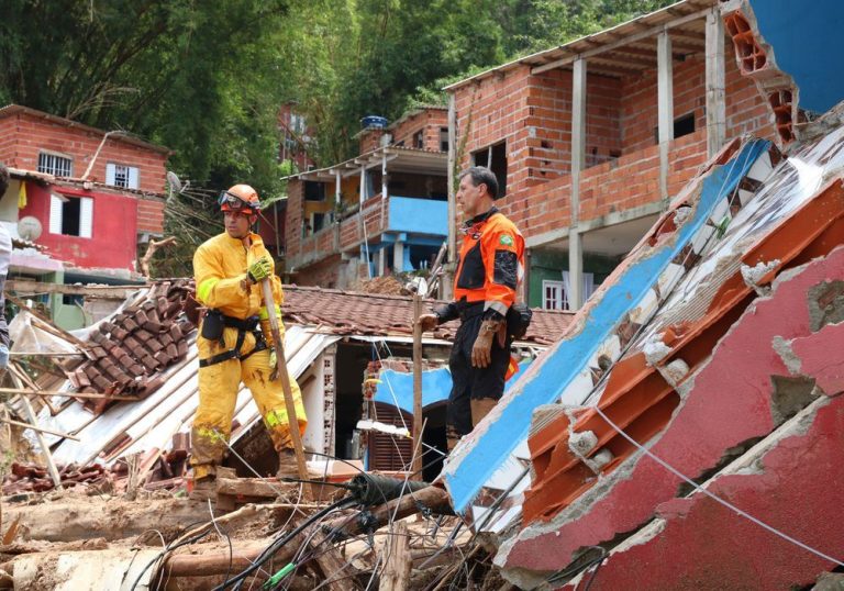 Bombeiros encontram última pessoa desaparecida no litoral de SP