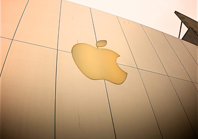Apple vai leiloar peças lançadas há 45 anos