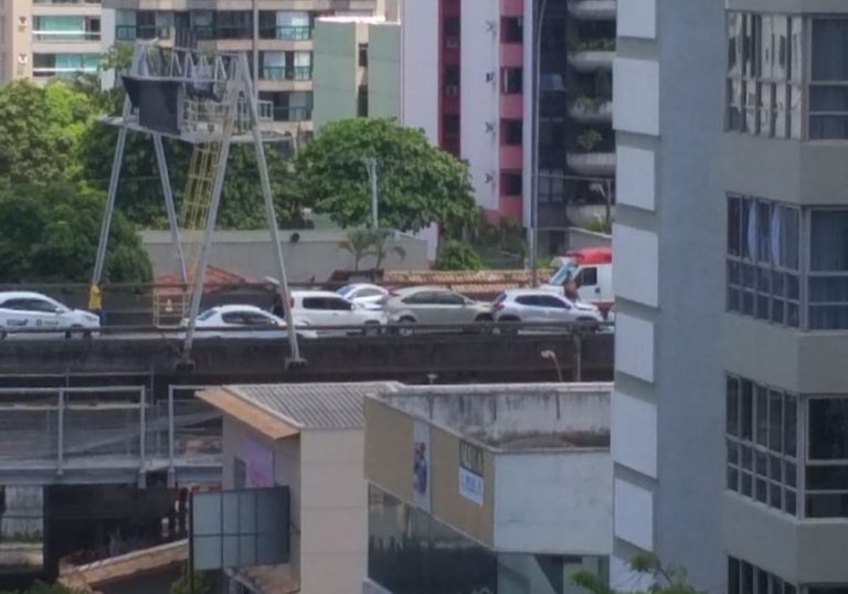 Engavetamento deixa um ferido e complica trânsito na Terceira Ponte