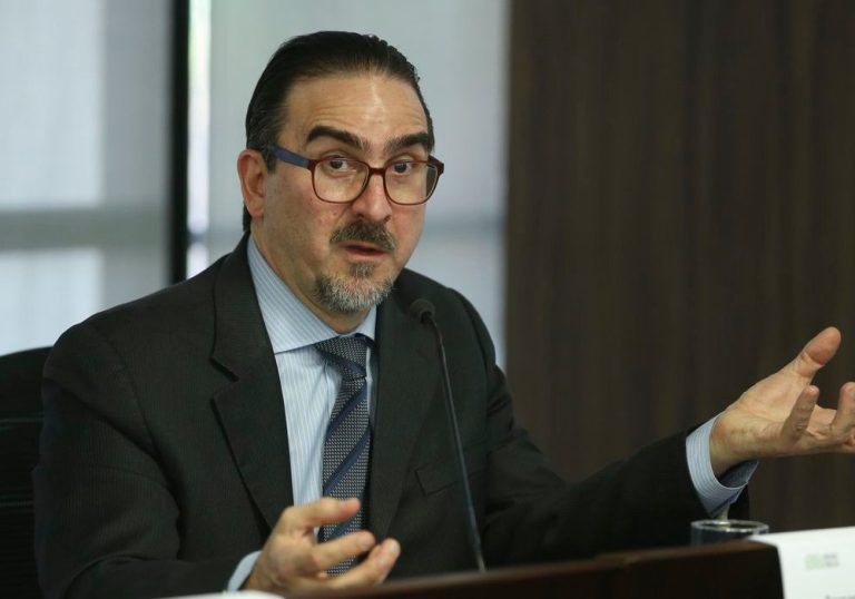 Imposto sobre exportação de petróleo é para fechar as contas, diz secretário