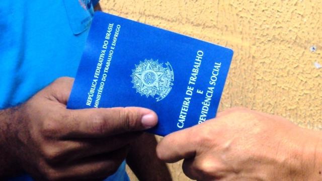 Mais de 2.500 vagas de emprego e estágio com salário de até R$ 4 mil