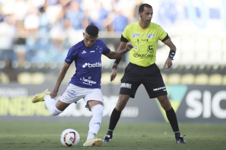 Cruzeiro empata com Democrata-SL no Kleber Andrade e pega o América na semifinal
