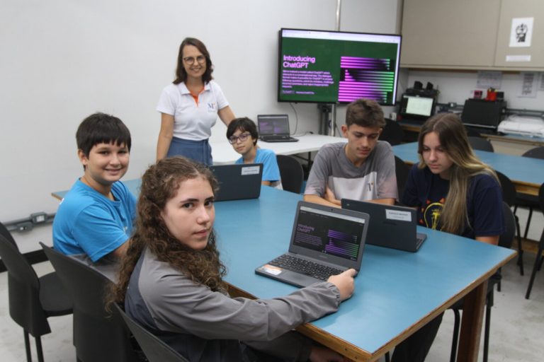ChatGPT: inteligência artificial vai exigir mudanças no ensino. Saiba o que é