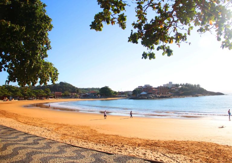 Região da Costa e Imigração: roteiros de fé e aventura com praias e cachoeiras