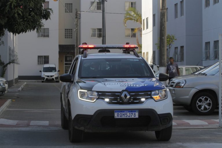 Mulher é morta e marido baleado na frente dos filhos no ES