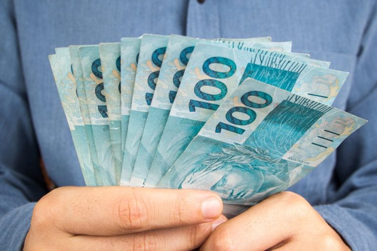 Caixa paga novo lote do abono do PIS na próxima semana. Veja quem recebe