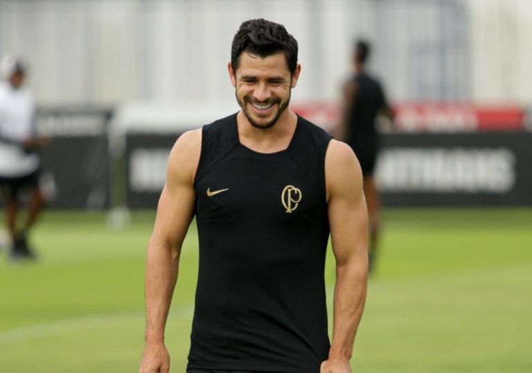 Além de Giuliano, outros jogadores do Corinthians já alfinetaram Vítor Pereira