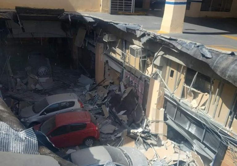 Teto de shopping cai após quase 27 anos de explosão que matou 42 pessoas