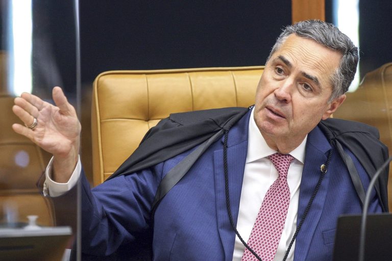 Barroso é internado para cirurgia de emergência e está na UTI