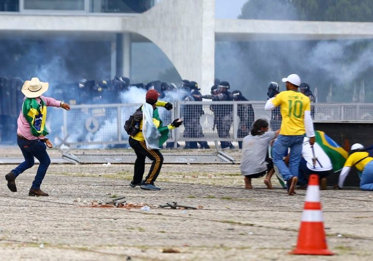 Ministro solta 80 presos nos atos de vandalismo de 8 de janeiro