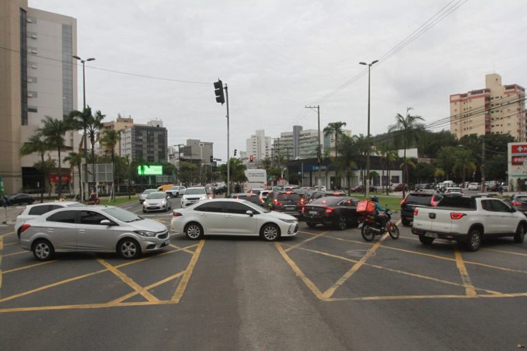 Mais de 30 multados por dia dirigindo sem carteira no ES