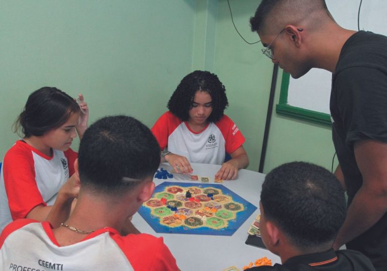 Professores e pais vão sugerir mudanças no ensino médio