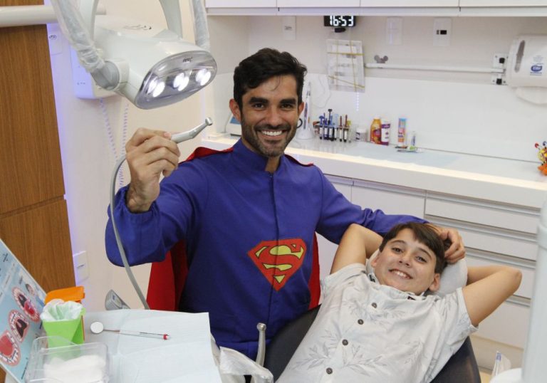 Ajuda de super-heróis para vencer o medo de dentista no ES