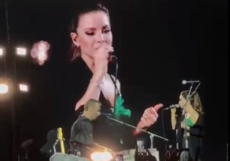 Coldplay canta com Sandy e toca “Turu Turu” em show. Veja vídeo