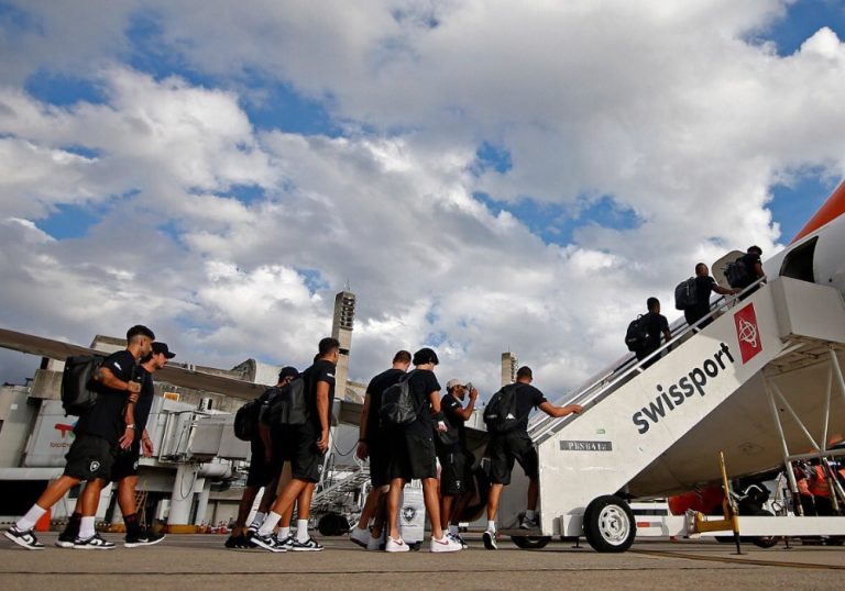 Botafogo joga pela Copa do Brasil em Cariacica com técnico sob pressão