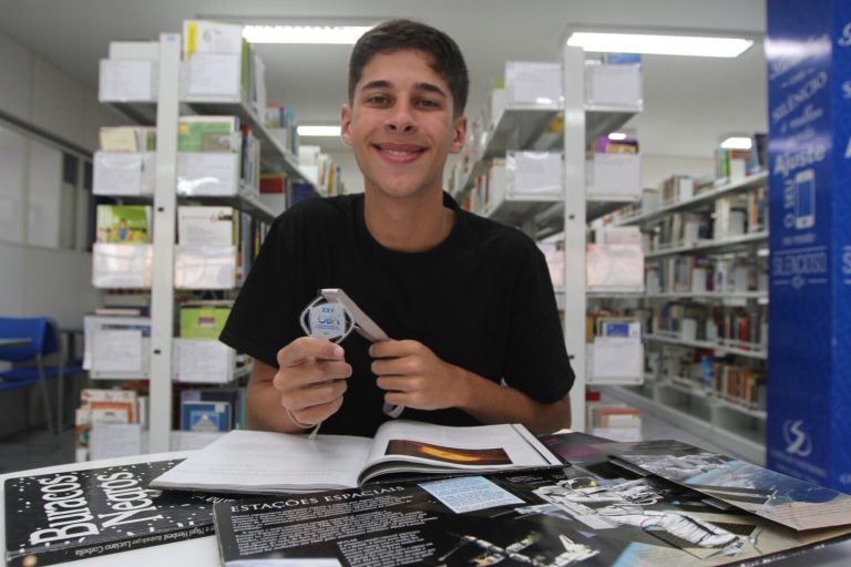 Ouro em Astronomia e aprovado em duas universidades