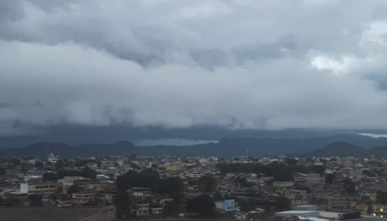ES fica em estado de atenção após chuva na madrugada de sábado