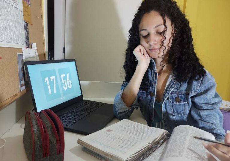 454 vagas para estudantes ganharem até 2.256 reais