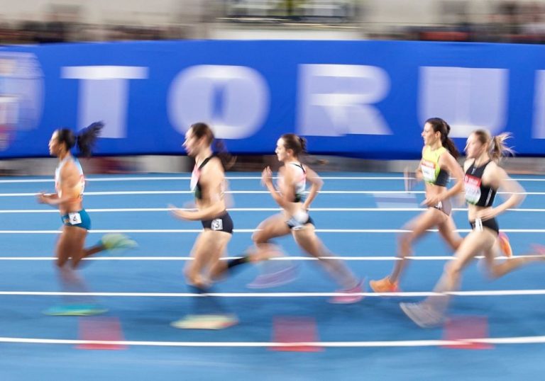 Atletas transgêneros são proibidos de competir em provas femininas no atletismo