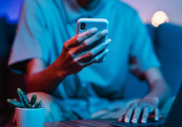 Estado norte-americano restringe uso de redes sociais para menores de idade