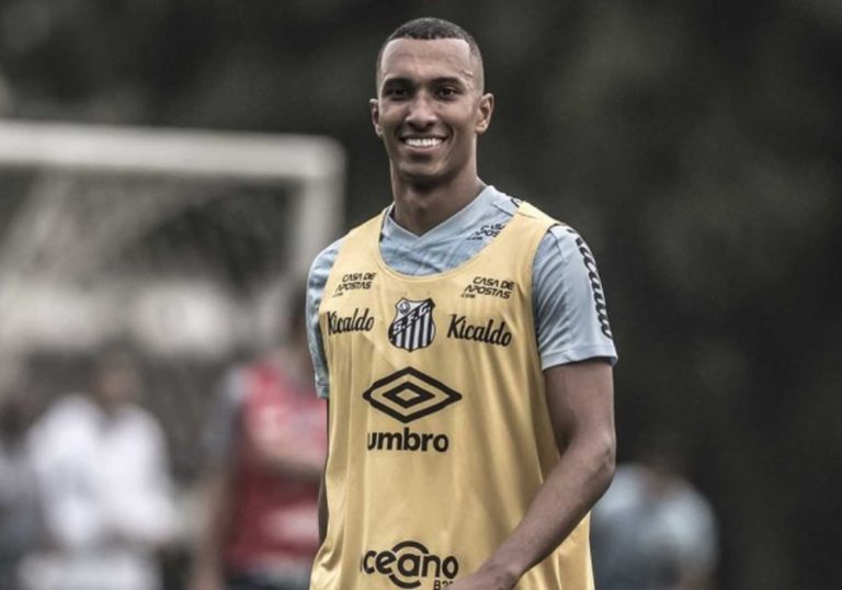 Vasco negocia a contratação do atacante Lucas Braga, do Santos