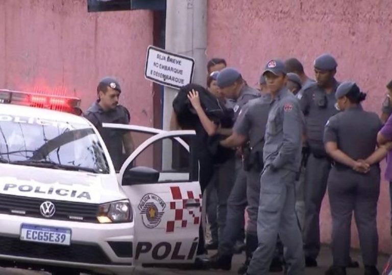 Professora morre após ataque com faca feito por adolescente em escola de SP