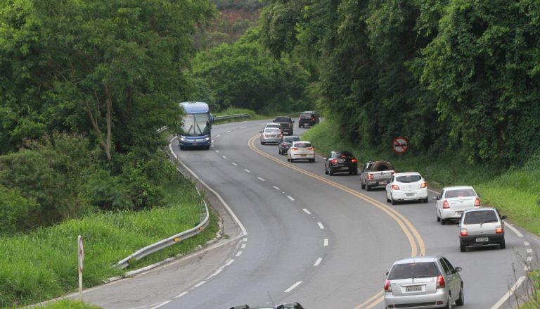 Viadutos, túnel, passarelas e duplicação na BR-262