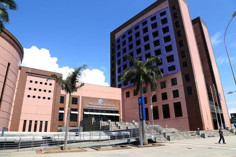 Assembleia discute segurança nas escolas