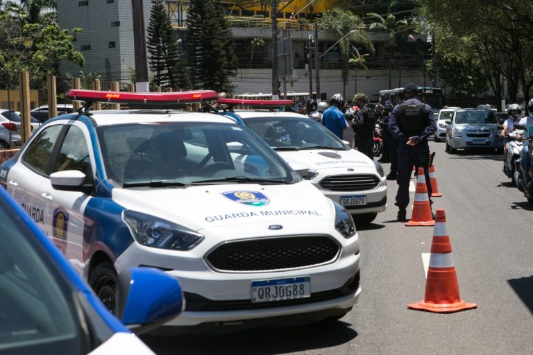 Mulher é amarrada e homem baleado durante assalto em galpão no ES
