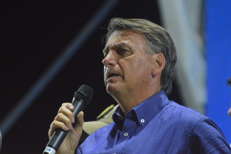 Bolsonaro diz a TV que ficou com segundo pacote de joias da Arábia Saudita