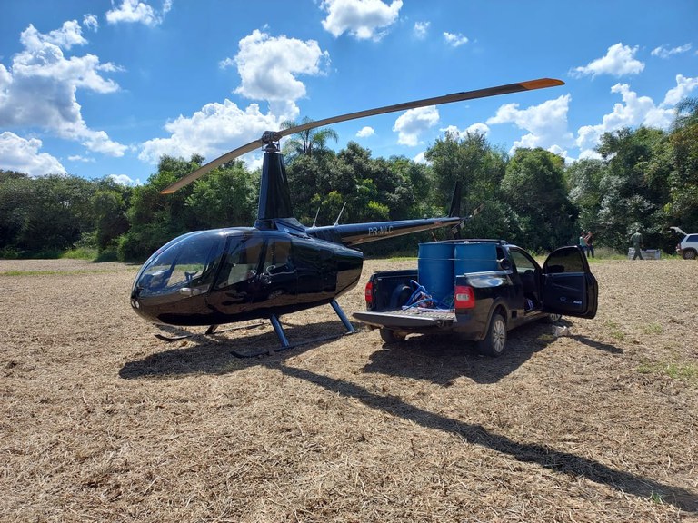 Polícia intercepta helicóptero com mais de 300 kg de cocaína em SP