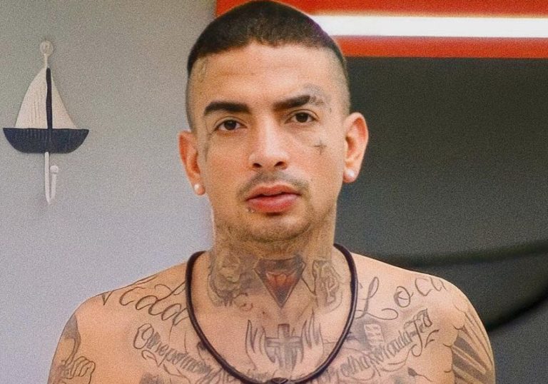 MC Guimê chega à delegacia para depor em caso de importunação sexual