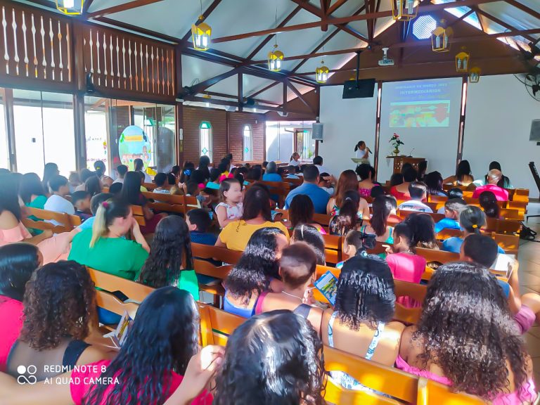 Crianças, intermediários e adolescente da Icm participam de seminário