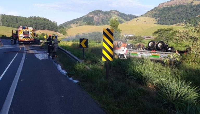 BR-101 tem trânsito interditado no ES após derramamento de combustível na pista