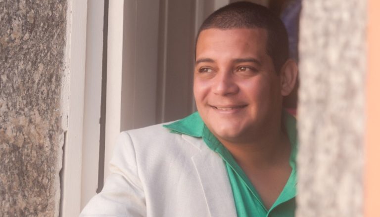 Festas com DJs e shows de samba. Veja a programação deste sábado