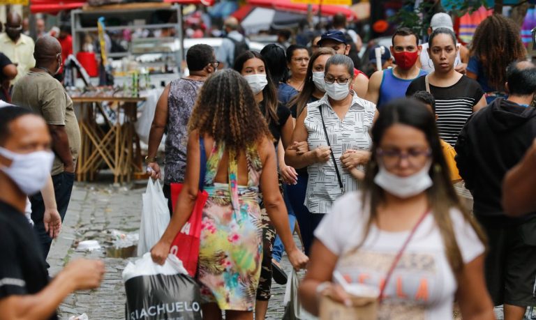 Anvisa flexibiliza uso de máscara em serviços de saúde